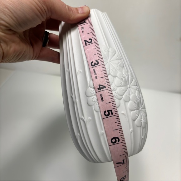 Vintage Kaiser White Bisque Porcelain Floral Pattern Jagged Edge Vase‎ - Picture 7 of 11